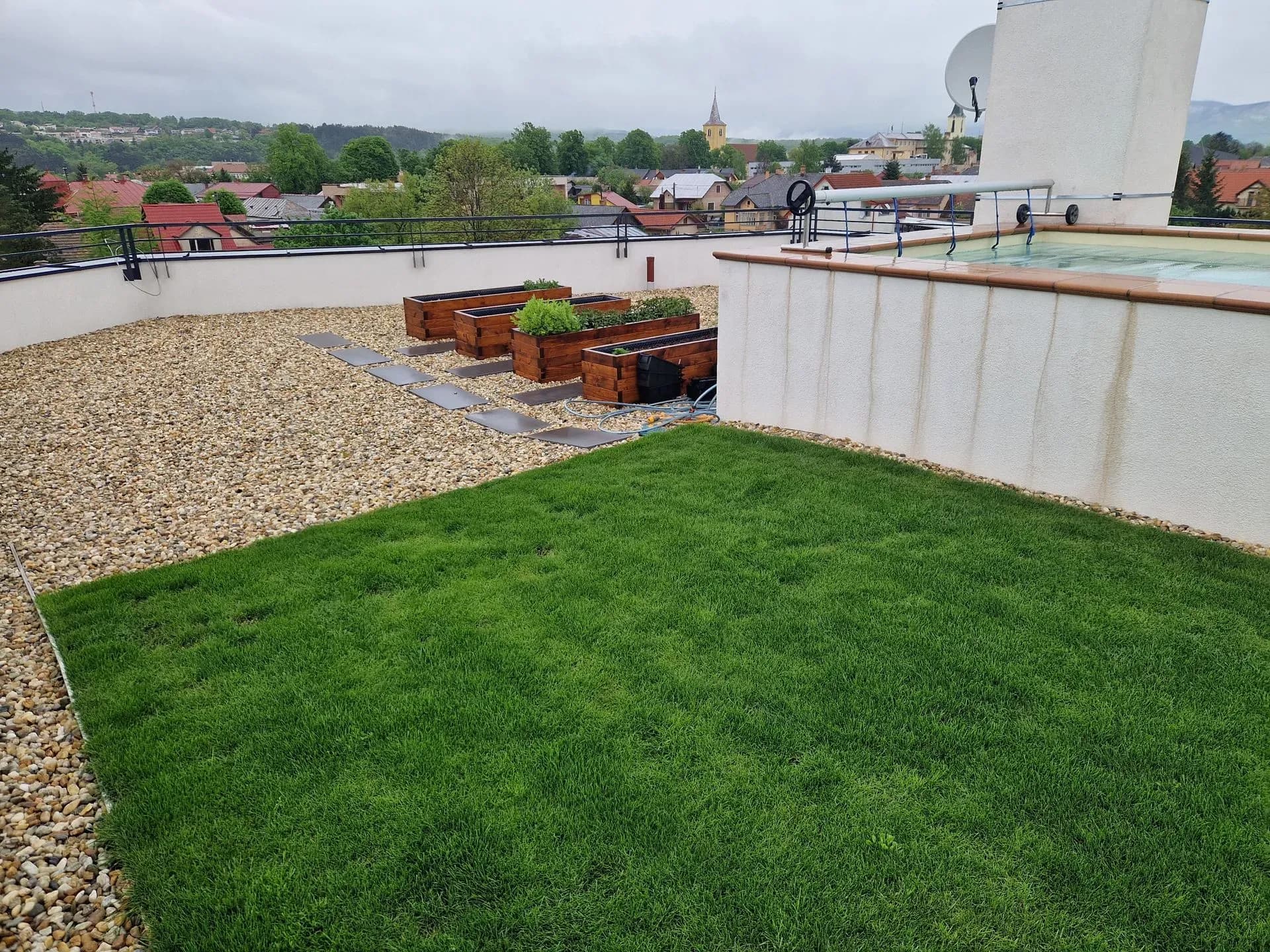 Realizácia intenzívnej zelenej strechy, Moldava nad Bodvou