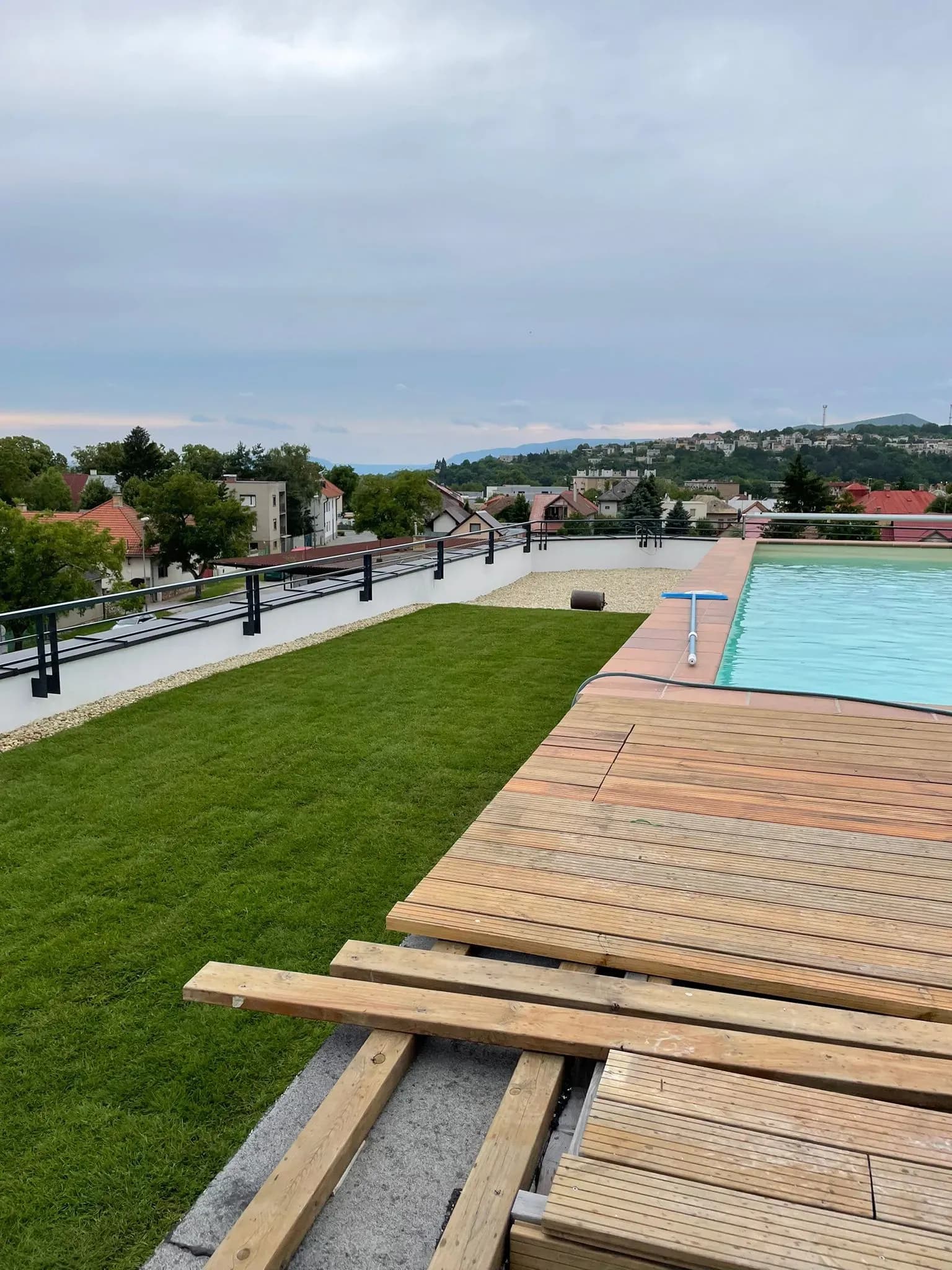 Realizácia intenzívnej zelenej strechy, Moldava nad Bodvou