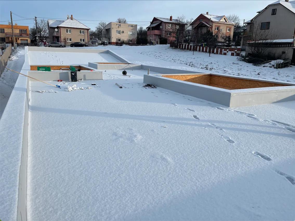 Zateplenie a hydroizolácia strešného plášťa mPVC na drevodome